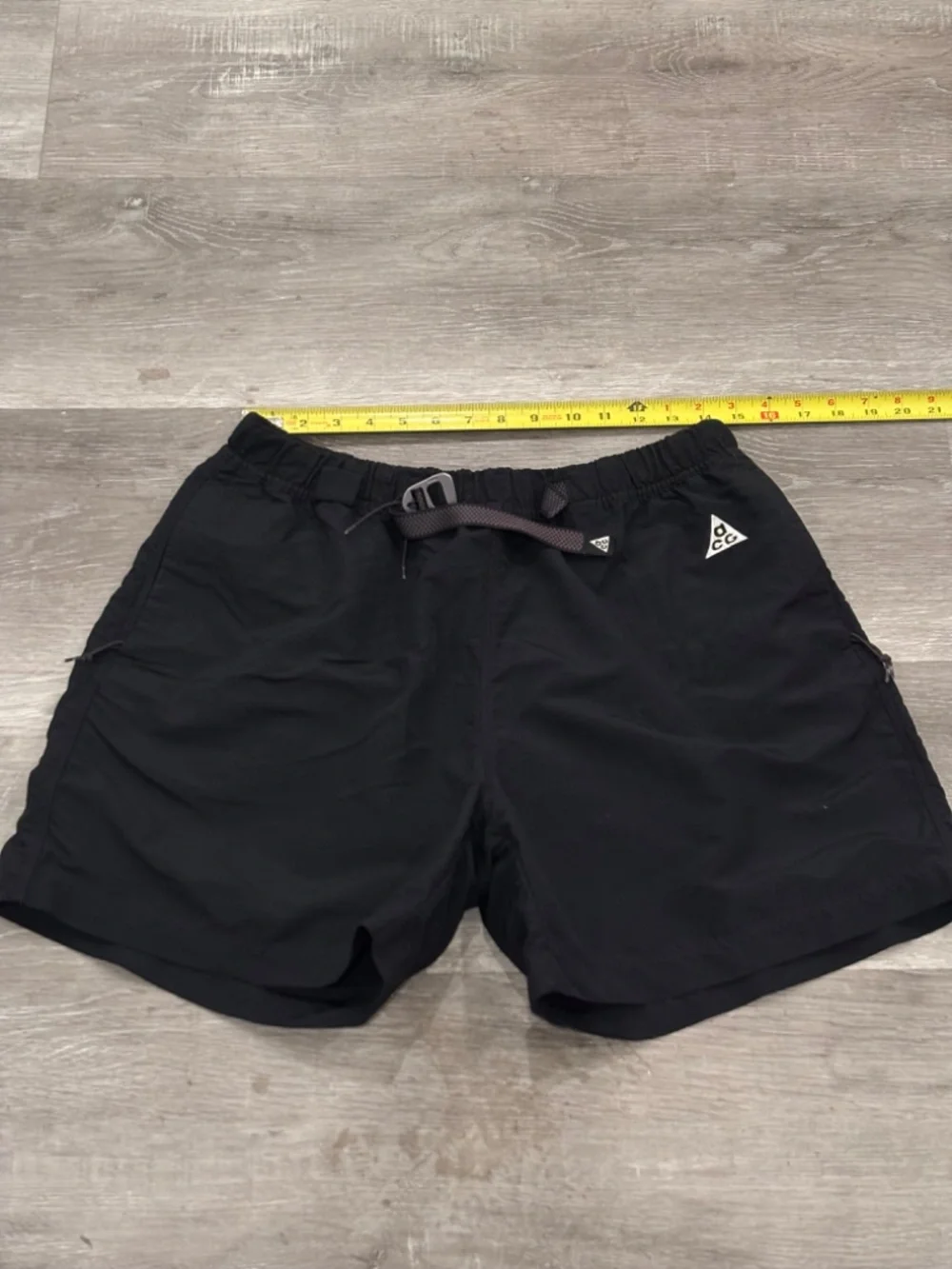 Nike ACG Snowgrass Cargo Shorts Mens M Black Hike Trail Fishing Sportswear Gorp